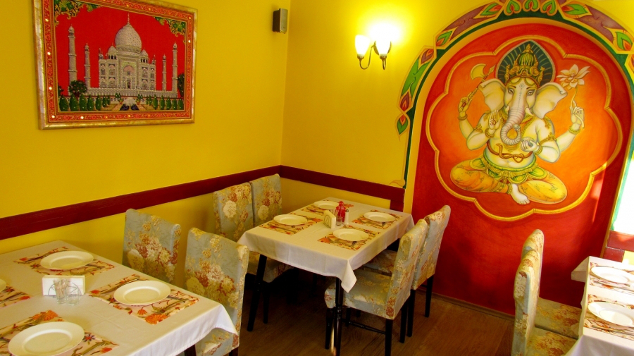 India restaurant with Indian cuisine